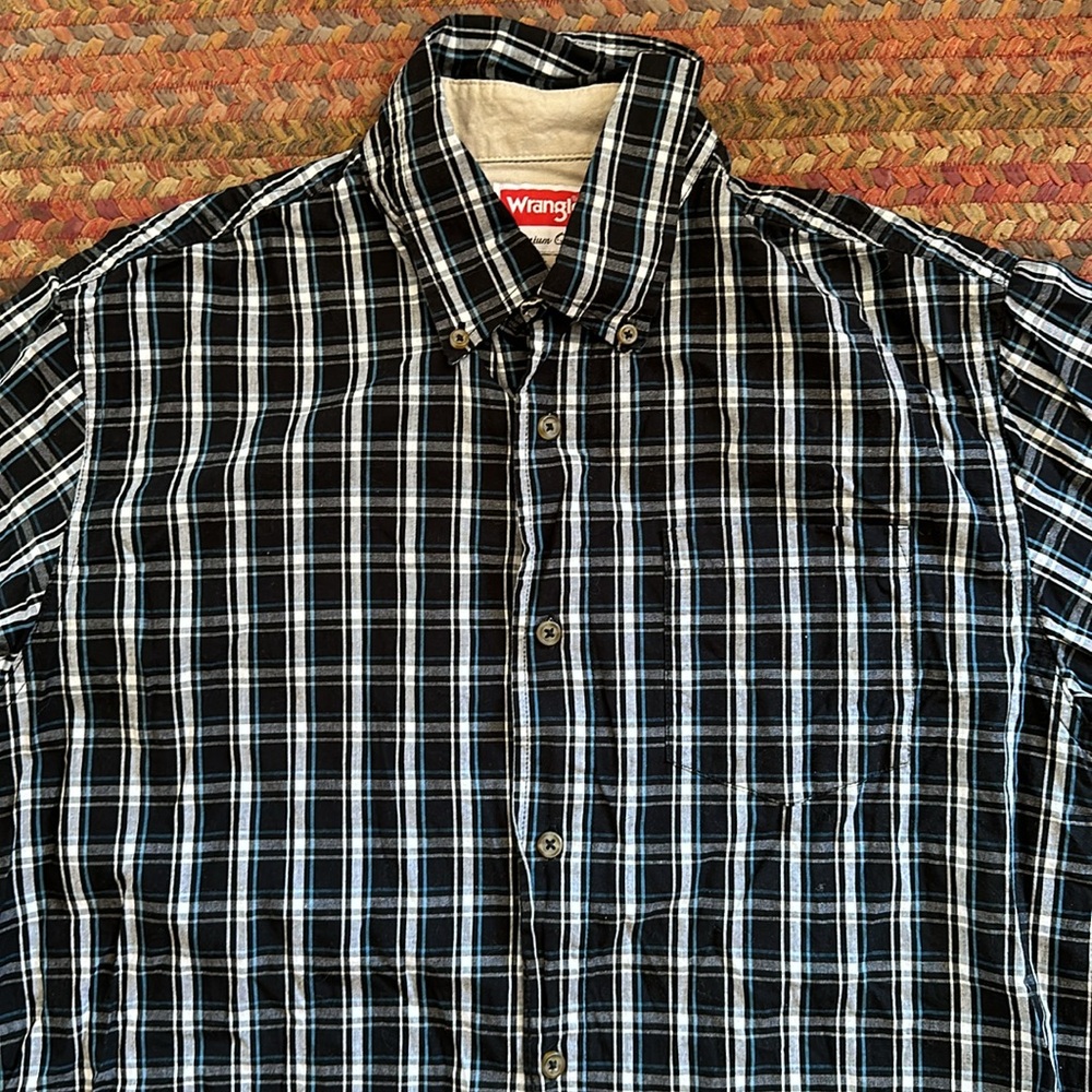 WRANGLER BLUE & BLACK PLAID SHORT SLEEVE SINGLE POCKET WESTERN BUTTON UP - Picture 3 of 5